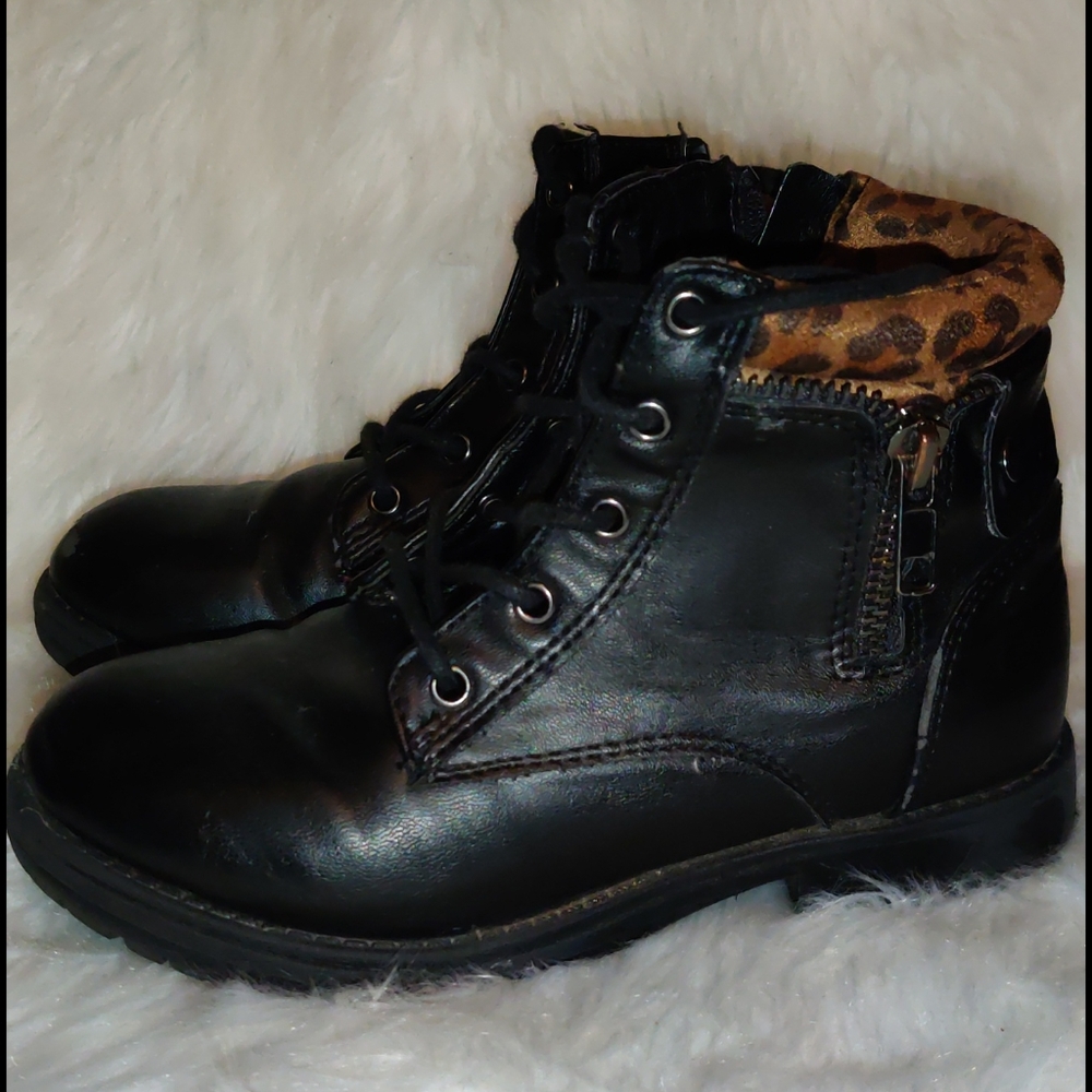 Girls boots